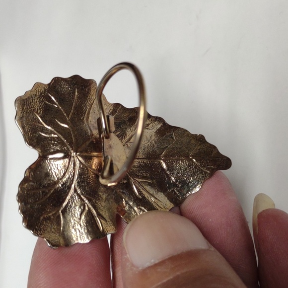 Gold toned vintage scarf clip - Picture 2 of 4